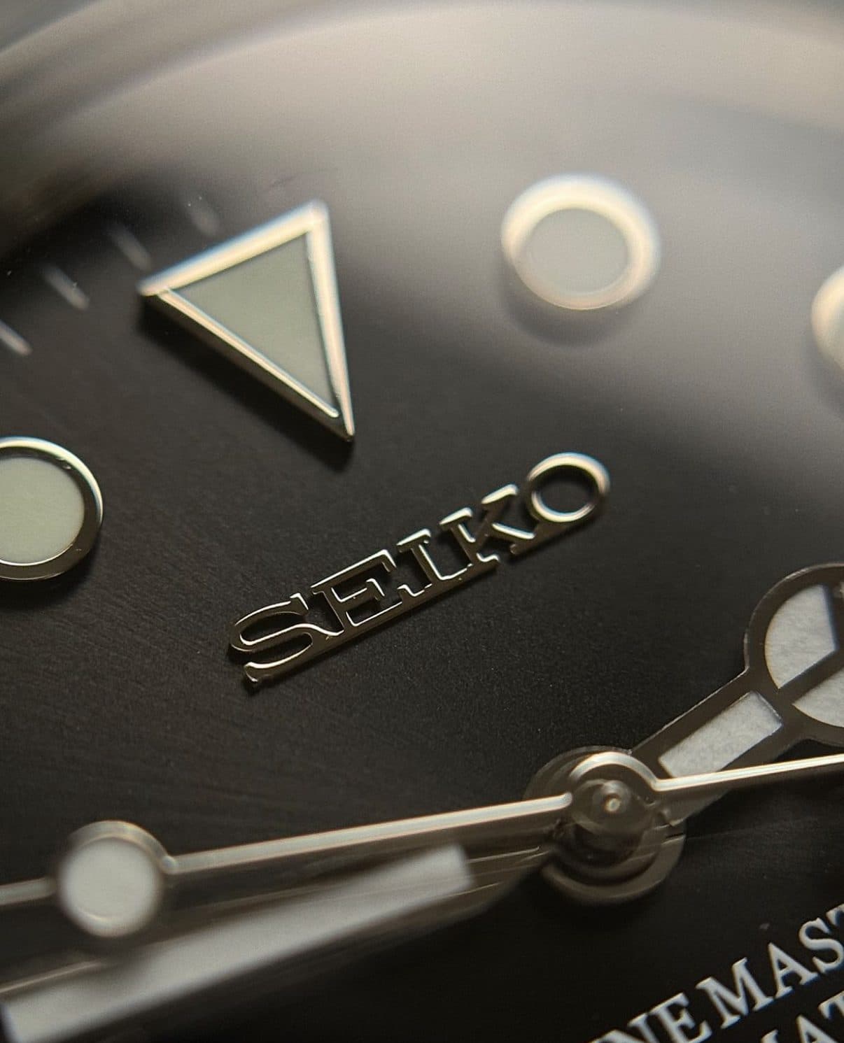 Nærbilde av urskive med Seiko-logo – detaljert produktfoto